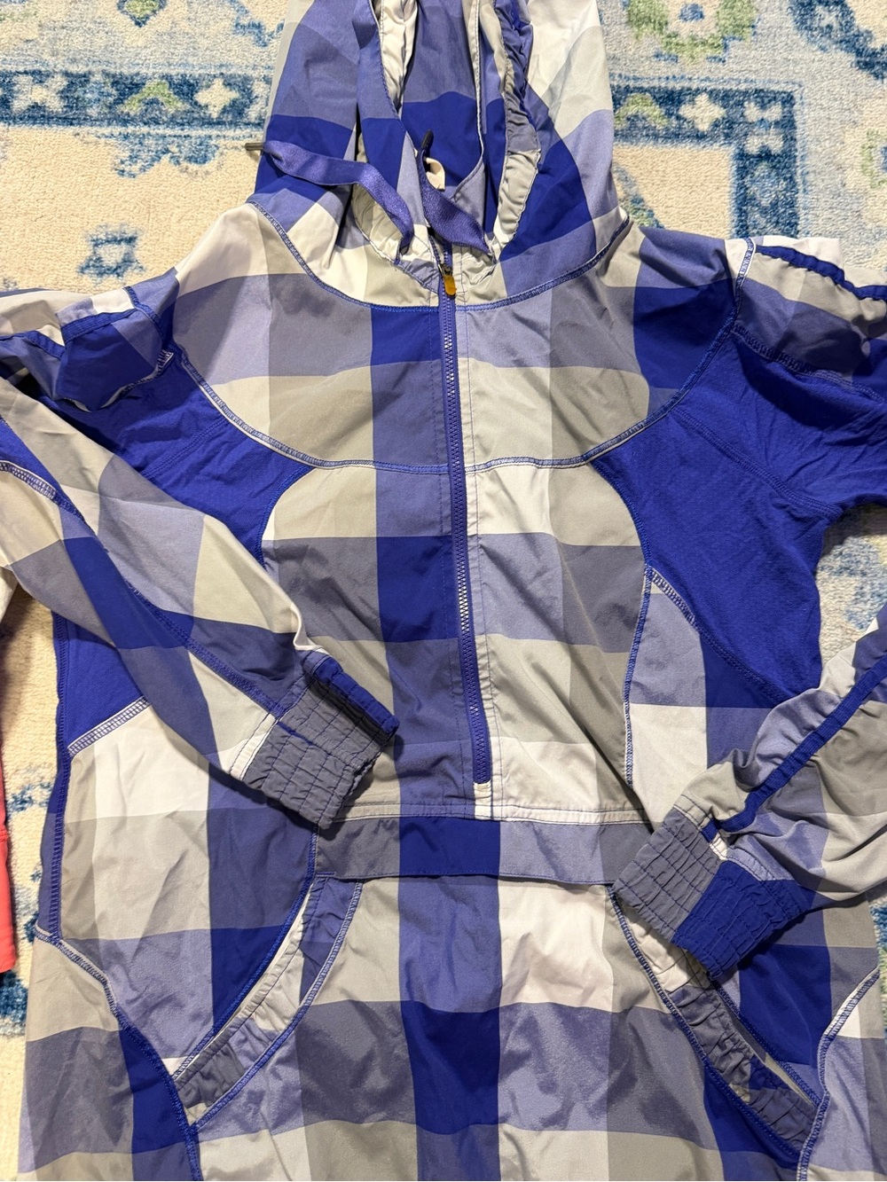 lululemon athletics Leader of the Track pullover - size 6
